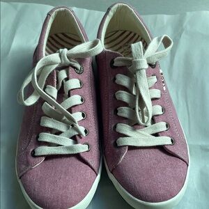 Taos canvas sneaker 8.5